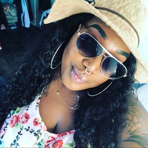 Meet your Posher, Tia